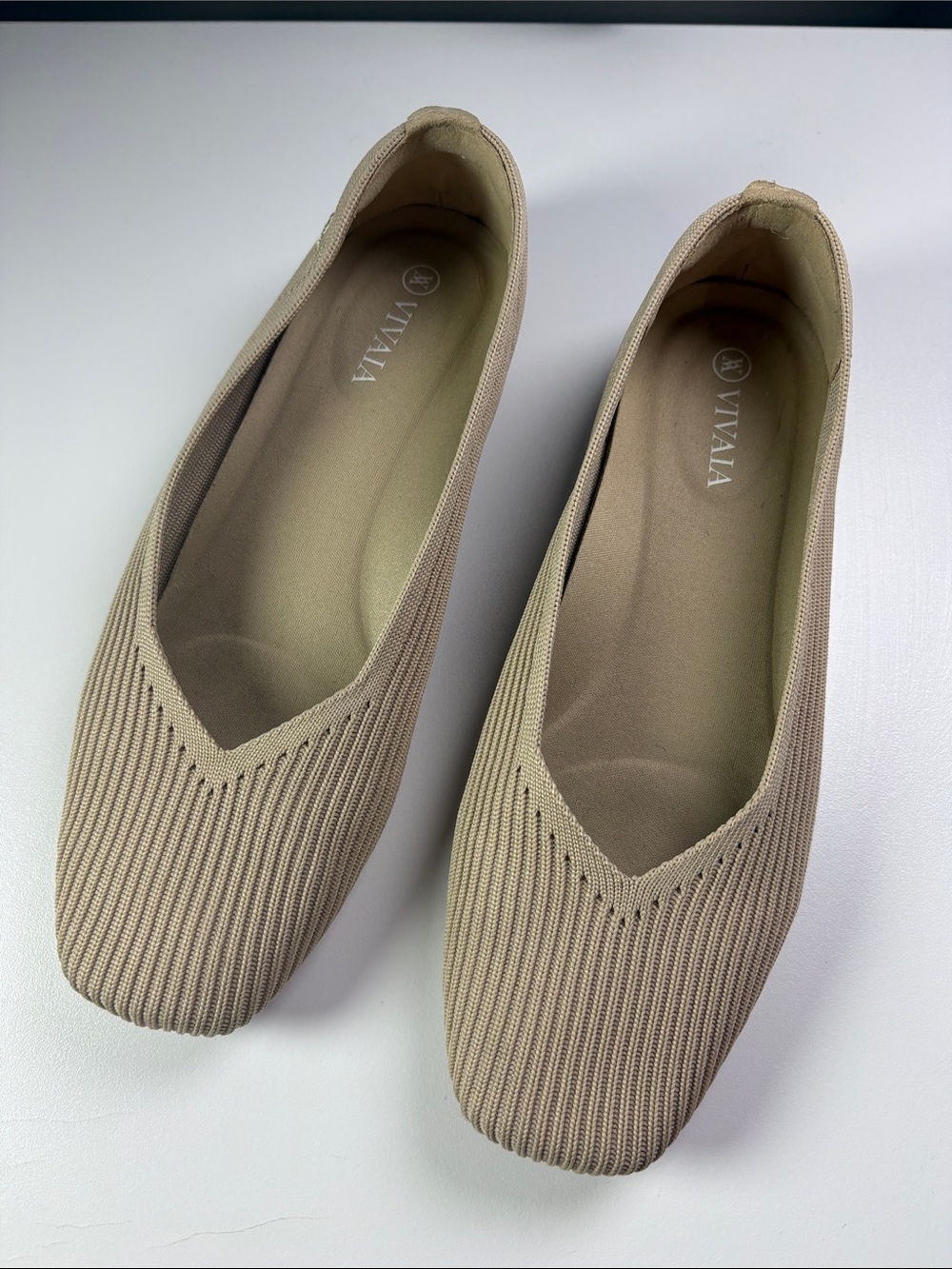 Vivaia Size 36 Women's Knit Ballet Flats in Beige